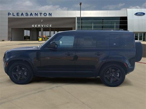 2022 Land Rover Defender 110 SE