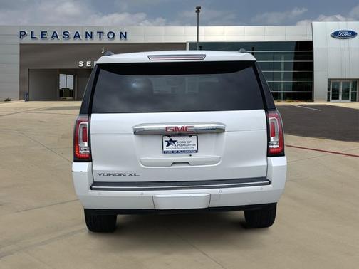 White Frost Tri-Coat 2018 GMC Yukon XL DENALI