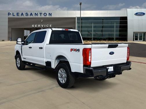 OXFORD WHITE 2024 Ford F-250 XLT