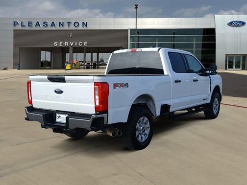 OXFORD WHITE 2024 Ford F-250 XLT