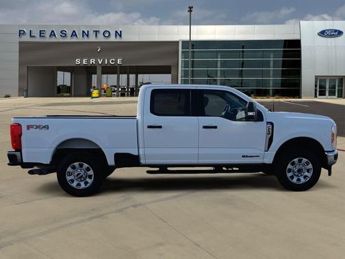 OXFORD WHITE 2024 Ford F-250 XLT
