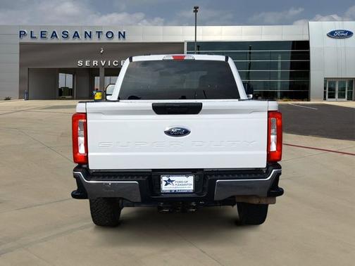 OXFORD WHITE 2024 Ford F-250 XLT