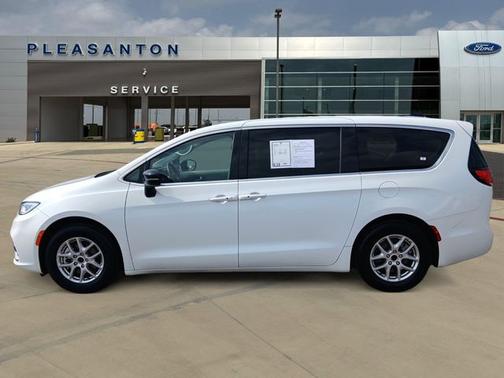 Bright White Clearcoat 2024 Chrysler Pacifica TOURING L