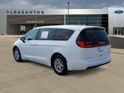 Bright White Clearcoat 2024 Chrysler Pacifica TOURING L