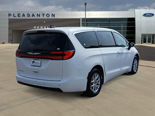 Bright White Clearcoat 2024 Chrysler Pacifica TOURING L