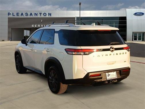 2022 Nissan Pathfinder S