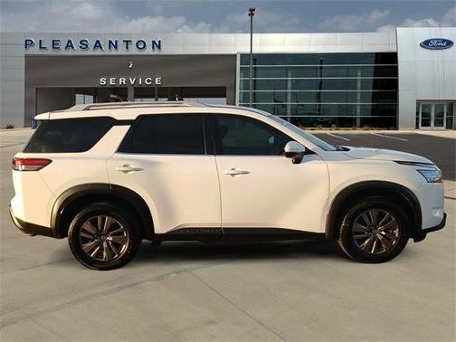 2022 Nissan Pathfinder S