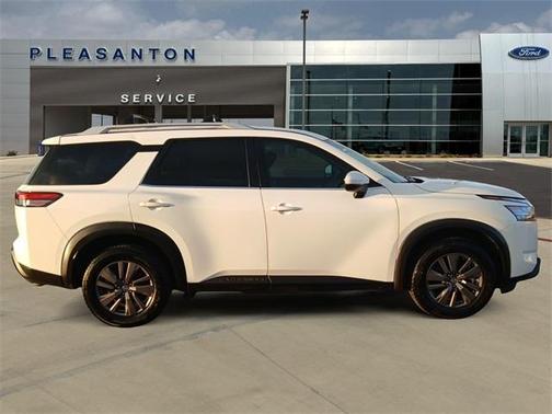 2022 Nissan Pathfinder S