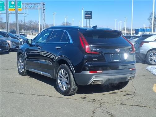 2022 Cadillac XT4 Premium Luxury