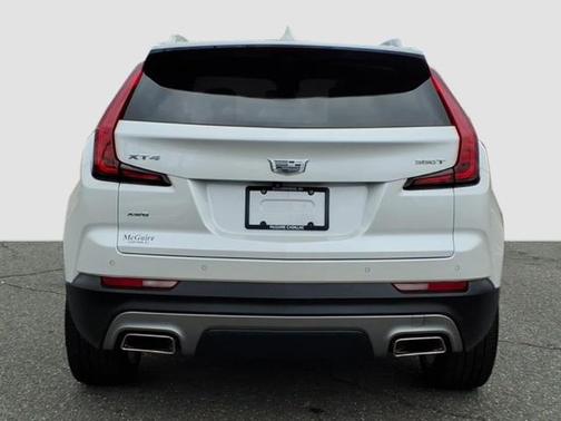 2022 Cadillac XT4 Premium Luxury