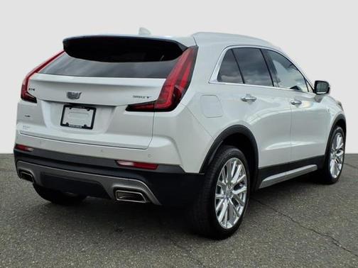 2022 Cadillac XT4 Premium Luxury