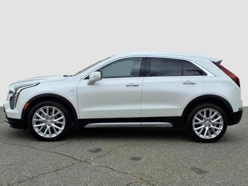 2022 Cadillac XT4 Premium Luxury