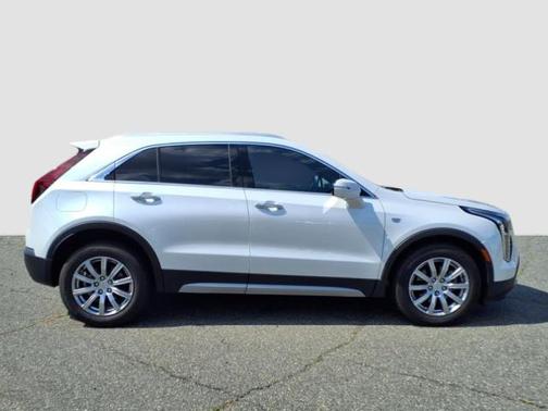 2022 Cadillac XT4 Premium Luxury
