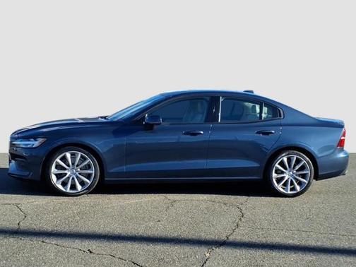 2020 Volvo S60 T6 Momentum