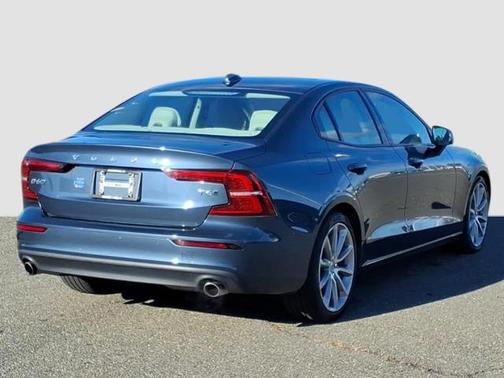 2020 Volvo S60 T6 Momentum