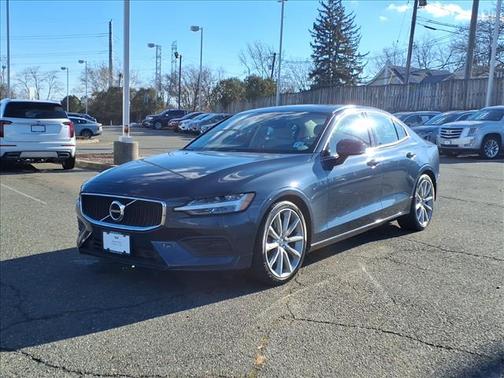 2020 Volvo S60 T6 Momentum