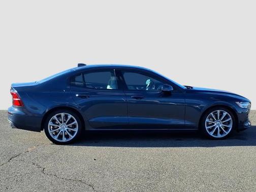 2020 Volvo S60 T6 Momentum