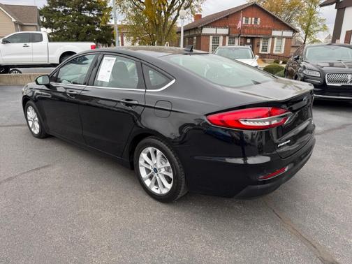 2020 Ford Fusion SE