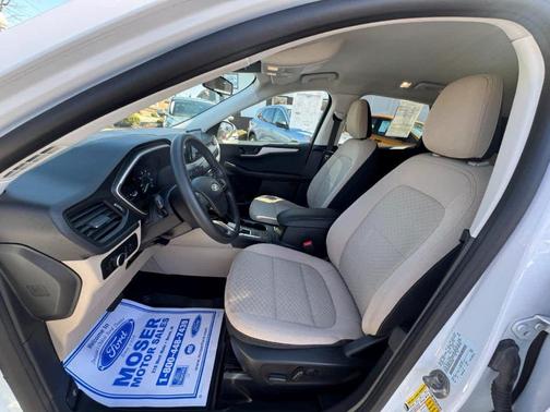 Oxford White 2022 Ford Escape SE