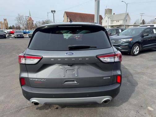 2022 Ford Escape Titanium
