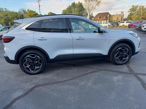 2026 Ford Escape Platinum AWD