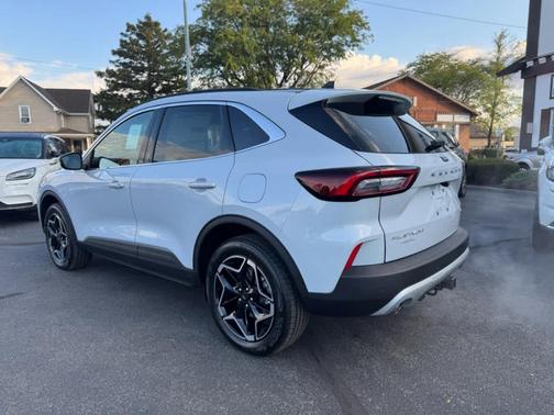 2026 Ford Escape Platinum AWD