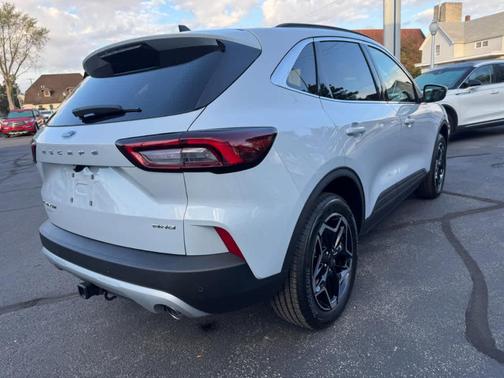 2026 Ford Escape Platinum AWD