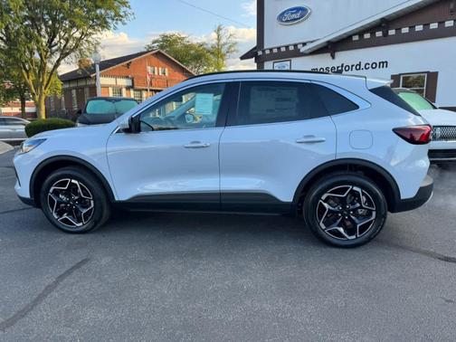 2026 Ford Escape Platinum AWD