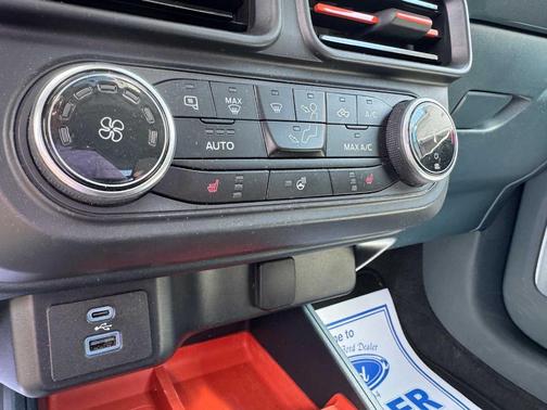 Oxford White 2024 Ford Maverick XLT