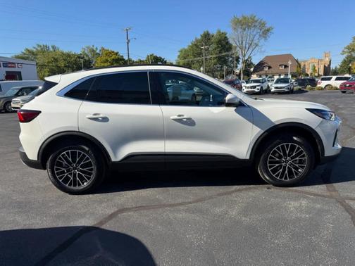 2026 Ford Escape W/ PLUG-IN CAPABILITY