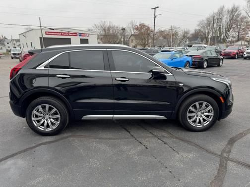 2023 Cadillac XT4 Premium Luxury