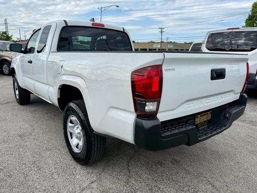 White 2022 Toyota Tacoma SR