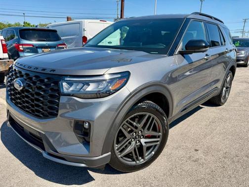 Carbonized Gray Metallic 2025 Ford Explorer ST-Line