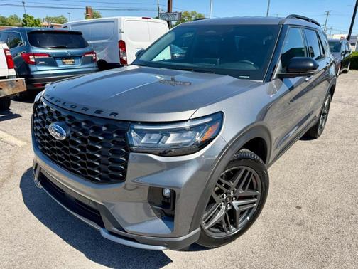 Carbonized Gray Metallic 2025 Ford Explorer ST-Line