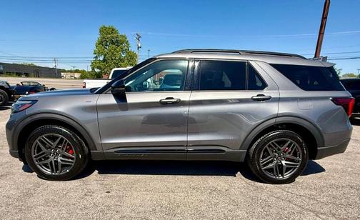 Carbonized Gray Metallic 2025 Ford Explorer ST-Line