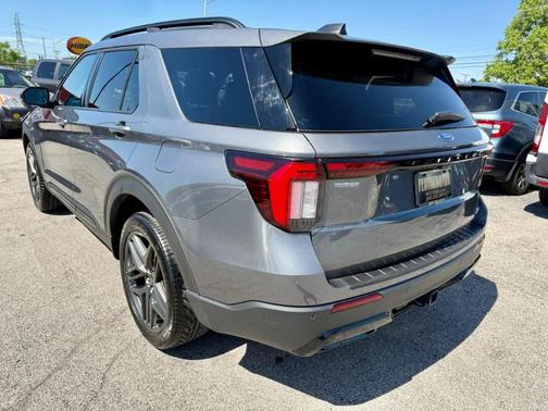 Carbonized Gray Metallic 2025 Ford Explorer ST-Line