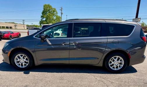Granite Crystal Metallic 2020 Chrysler Voyager LXI