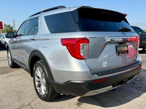 Iconic Silver Metallic 2023 Ford Explorer XLT