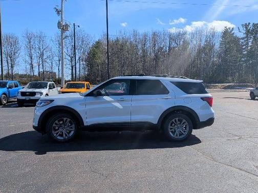 Space White Metallic 2026 Ford Explorer Active