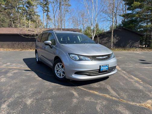 Billet Silver Metallic Clearcoat 2020 Chrysler Voyager LXI