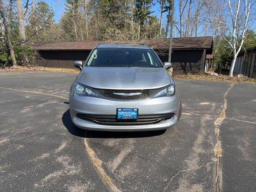 Billet Silver Metallic Clearcoat 2020 Chrysler Voyager LXI