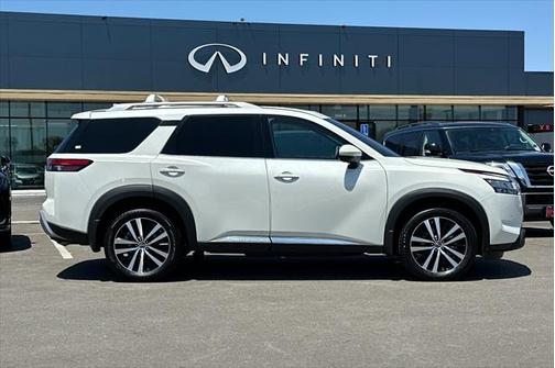 2024 Nissan Pathfinder Platinum