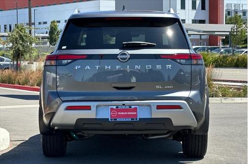 2025 Nissan Pathfinder SL
