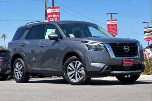 2025 Nissan Pathfinder SL