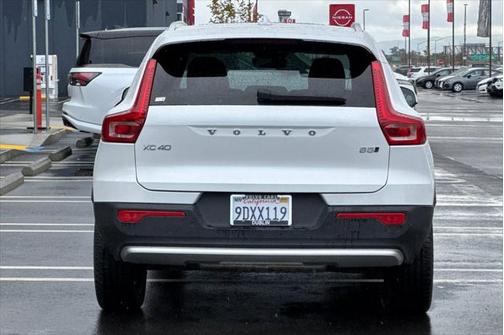 2023 Volvo XC40 B5 Plus Bright Theme