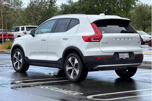 2023 Volvo XC40 B5 Plus Bright Theme