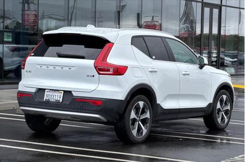 2023 Volvo XC40 B5 Plus Bright Theme