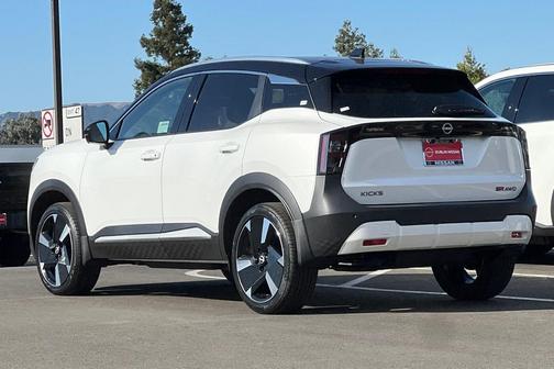 2025 Nissan Kicks SR