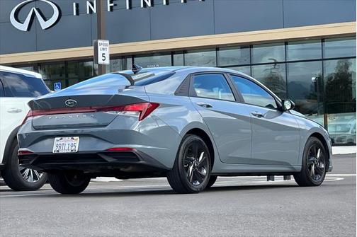 2022 Hyundai ELANTRA SEL