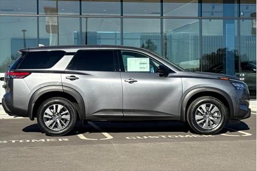 2025 Nissan Pathfinder S